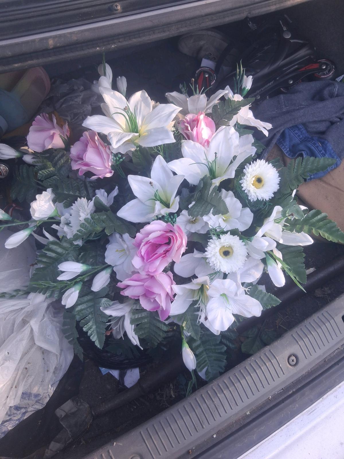 vase style flower arragments - Florence, Alabama - FleaMarketBay