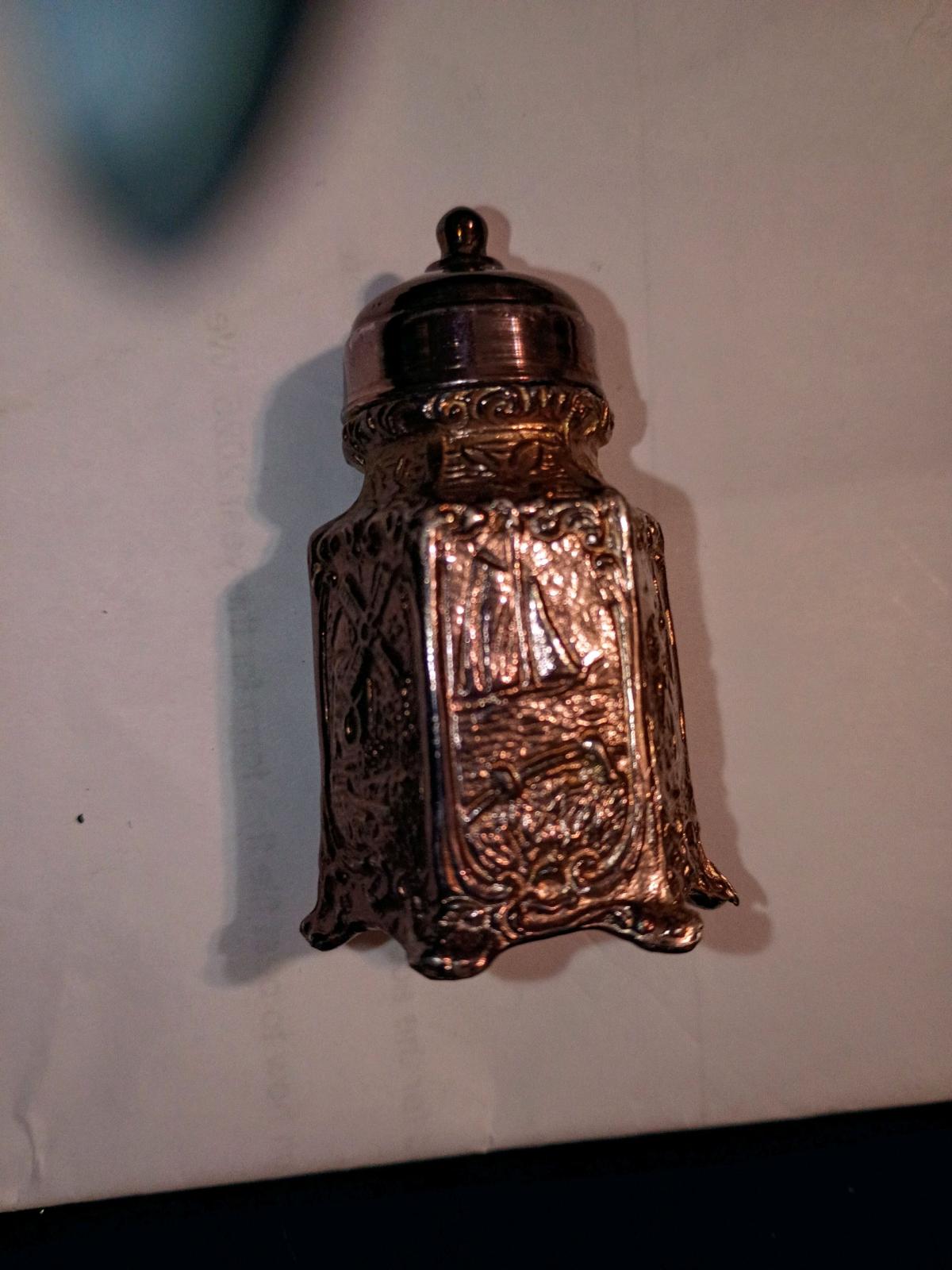 vintage salt and pepper shakers - Elberton, Georgia