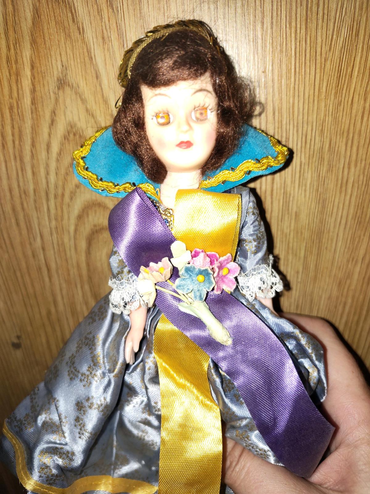 Madame Alexander dolls of the world collection 60s dolls - Red Bluff, California - FleaMarketBay