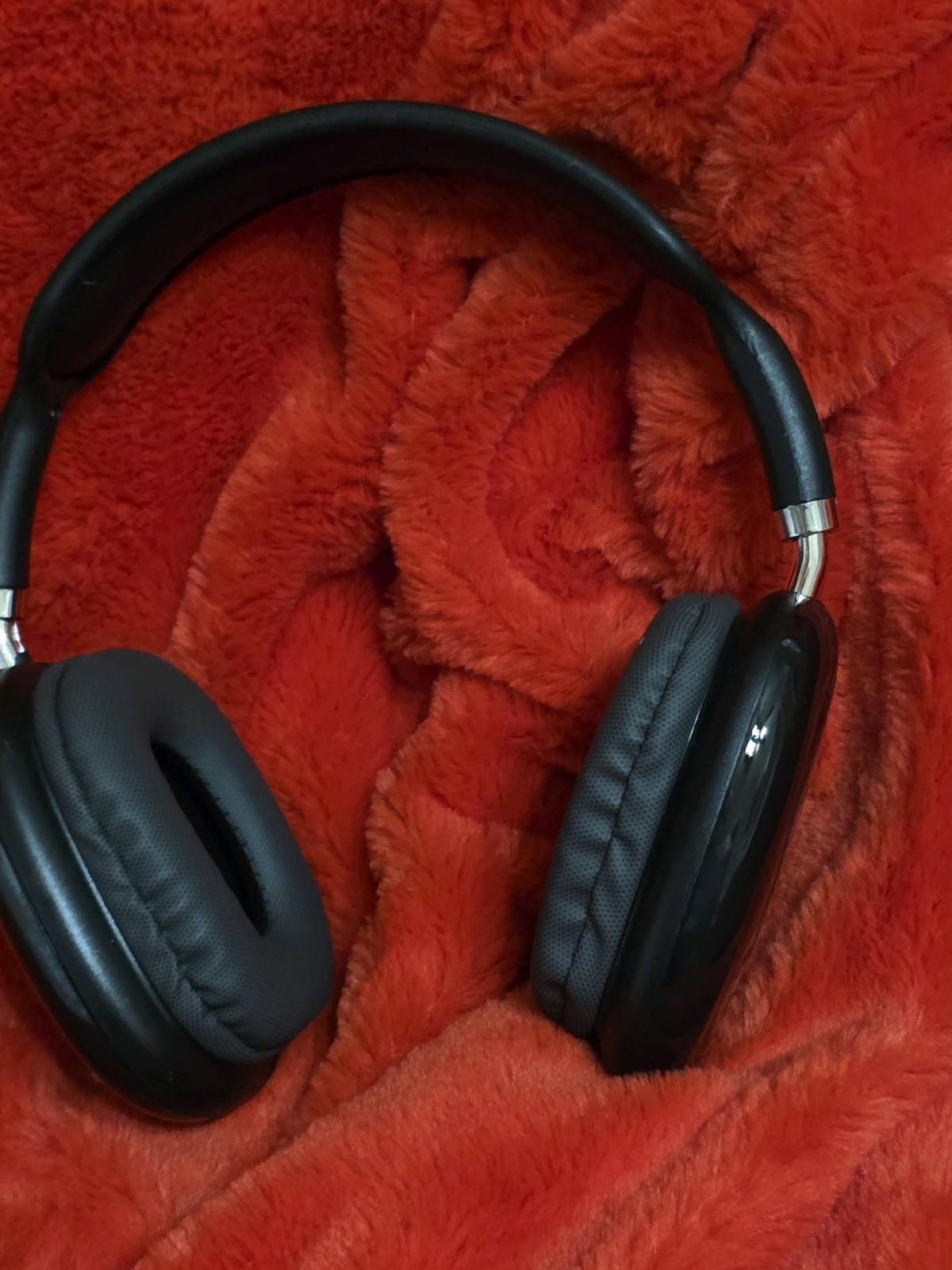 P9 wireless bluetooth head set - Racine, Wisconsin