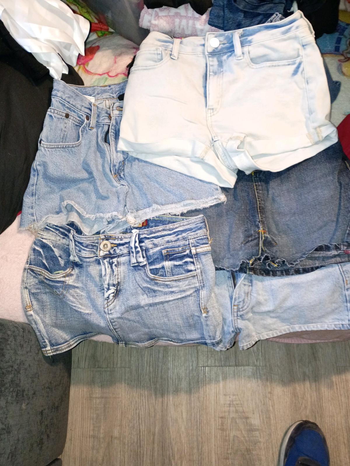 womens xs s and m name brand clothes - Marion, Indiana - FleaMarketBay