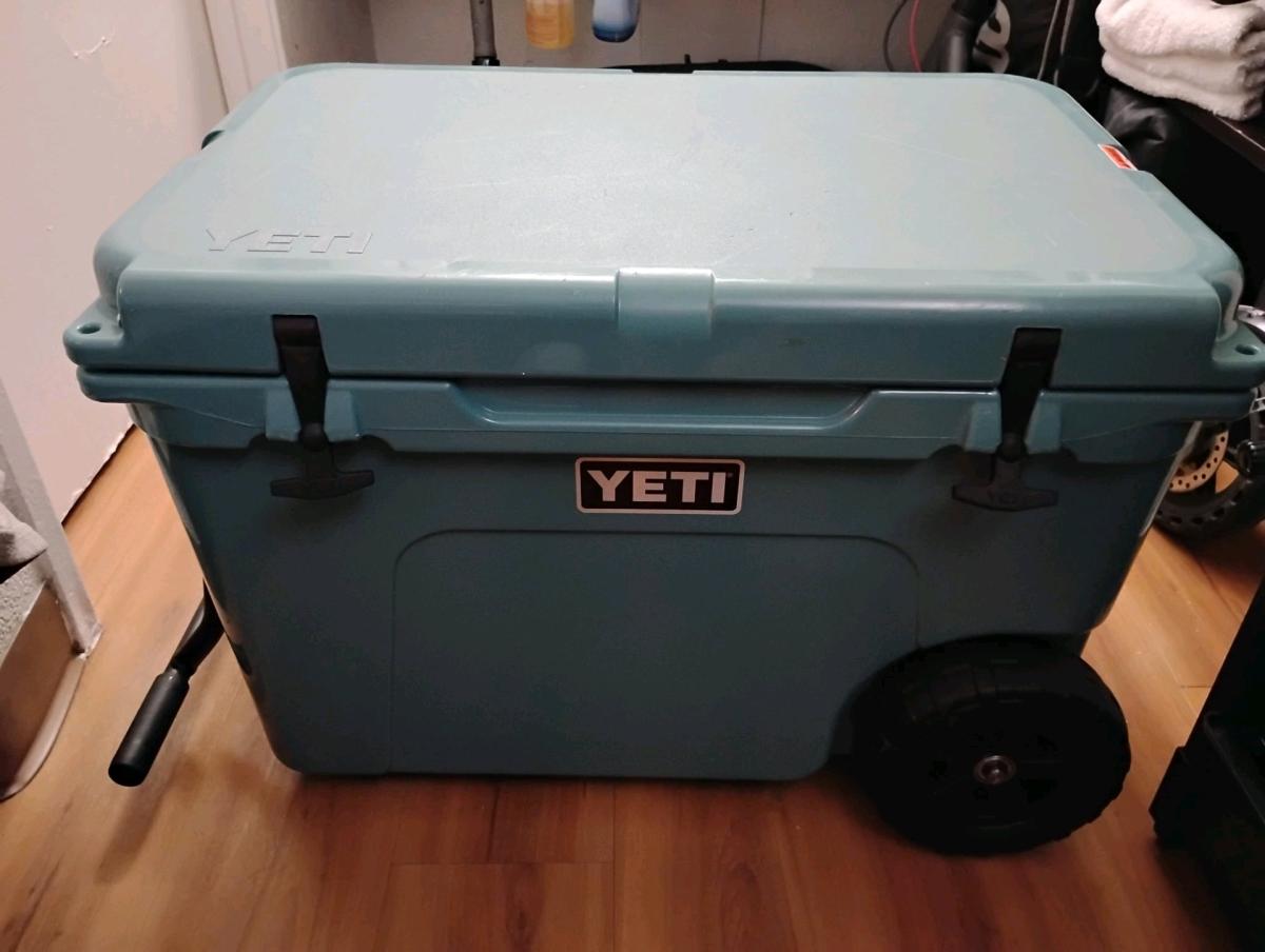 river green yeti ice chest - Riverside, California - FleaMarketBay