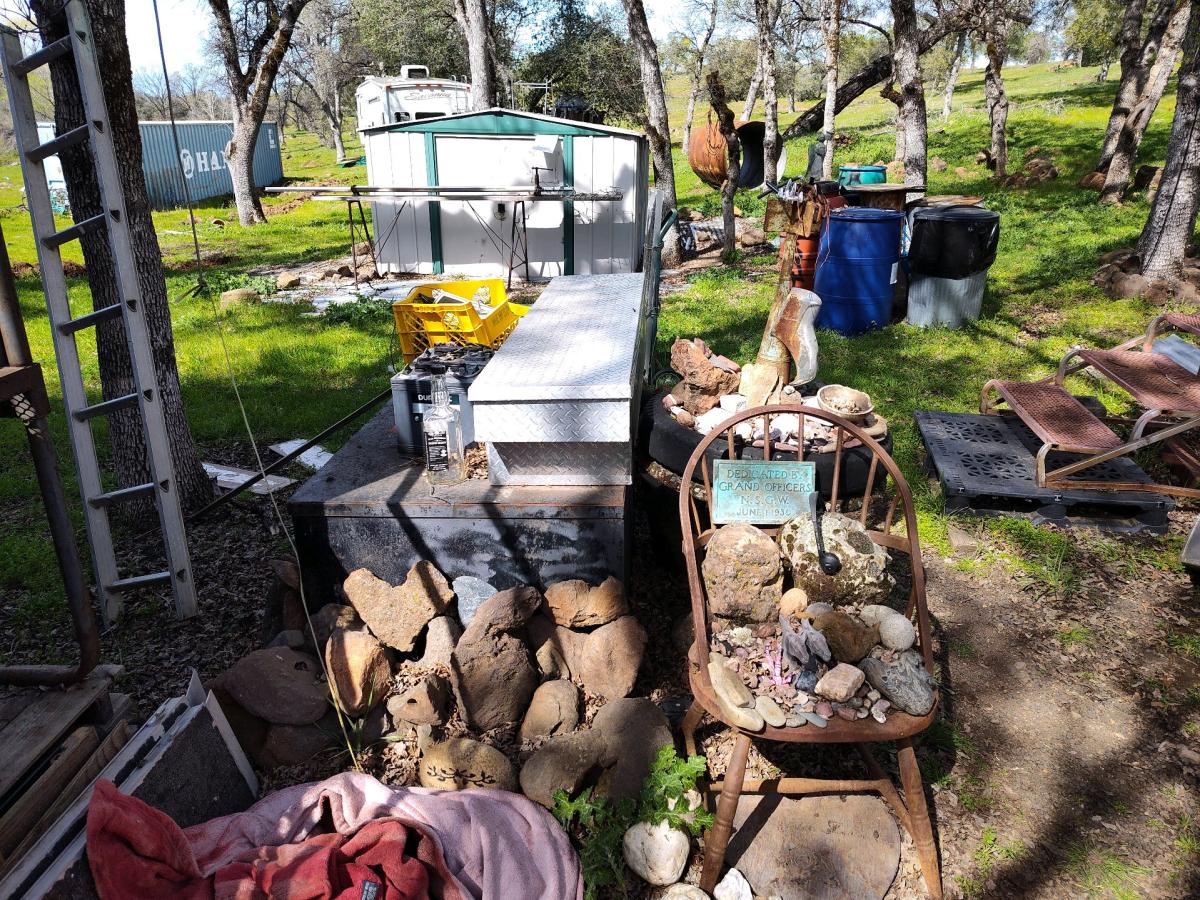 huge estate sale pickers Paradise open all weekends - Anderson, California - FleaMarketBay