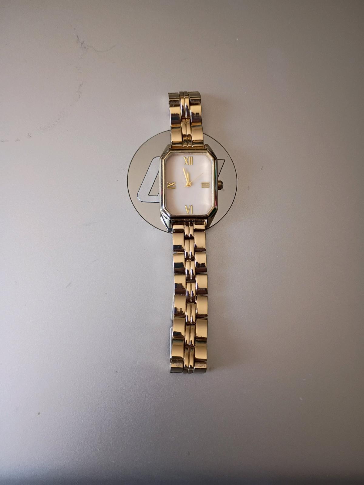 womens watches - Winnebago, Illinois - FleaMarketBay