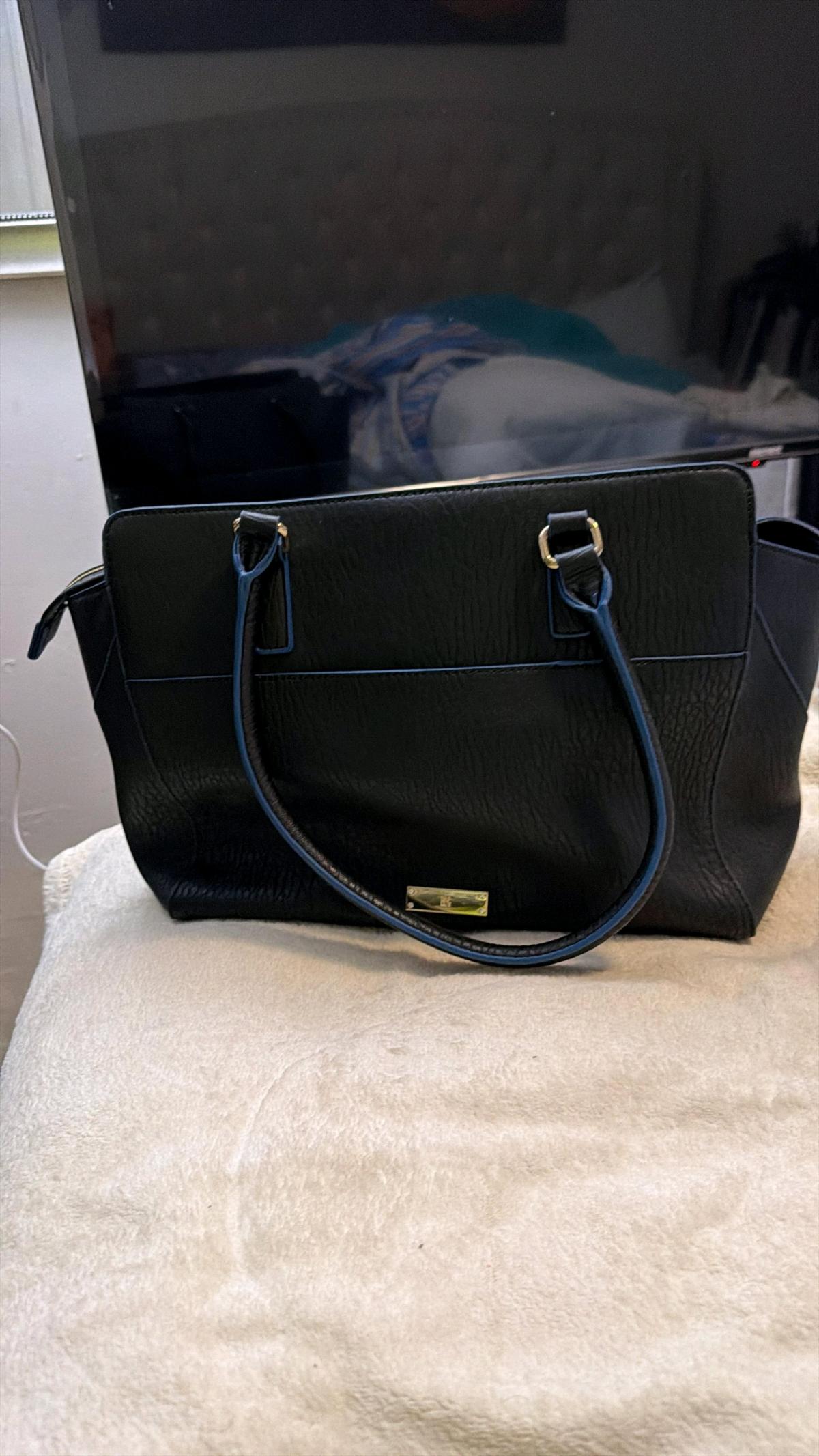 women handbags - Bridgeport, Connecticut - FleaMarketBay