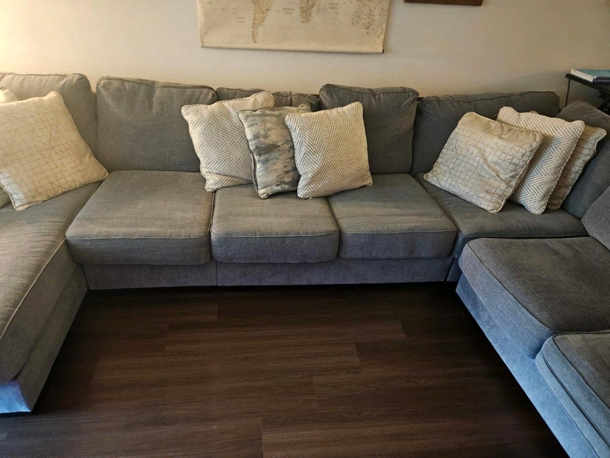 Ashley Castano 5Piece Gray Sectional Sofa w Chaise - New York, New York - FleaMarketBay