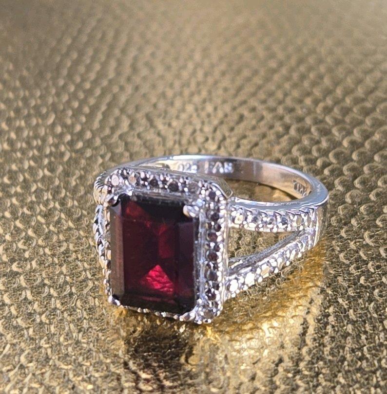 Sterling Silver Garnet  Diamond Chip Ring  Size 6 - Huntsville, Alabama - FleaMarketBay