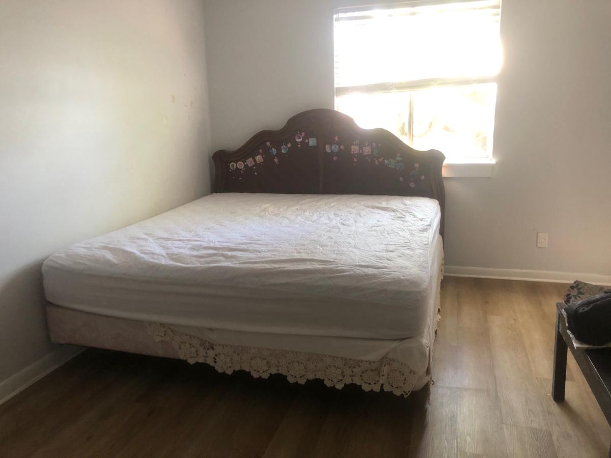 King bed - Jacksonville, Florida