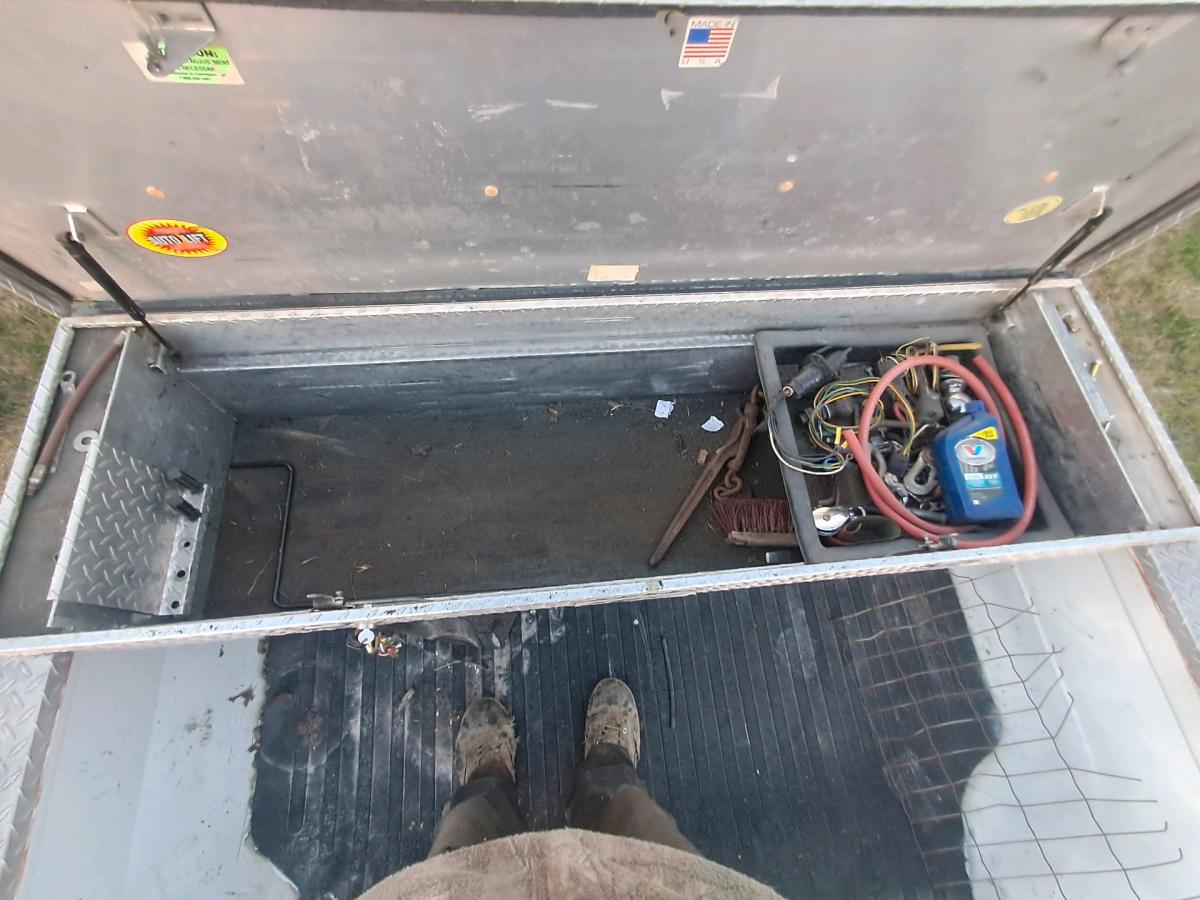 stainless steel truck tool box lockable with keys - Whitney, Texas - FleaMarketBay