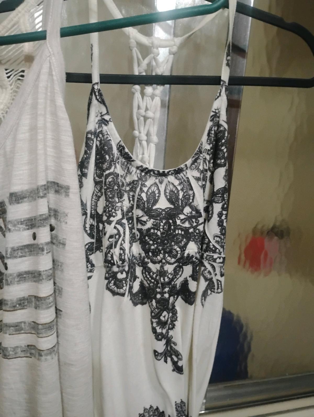 3 summer shirts size small - Searcy, Arkansas