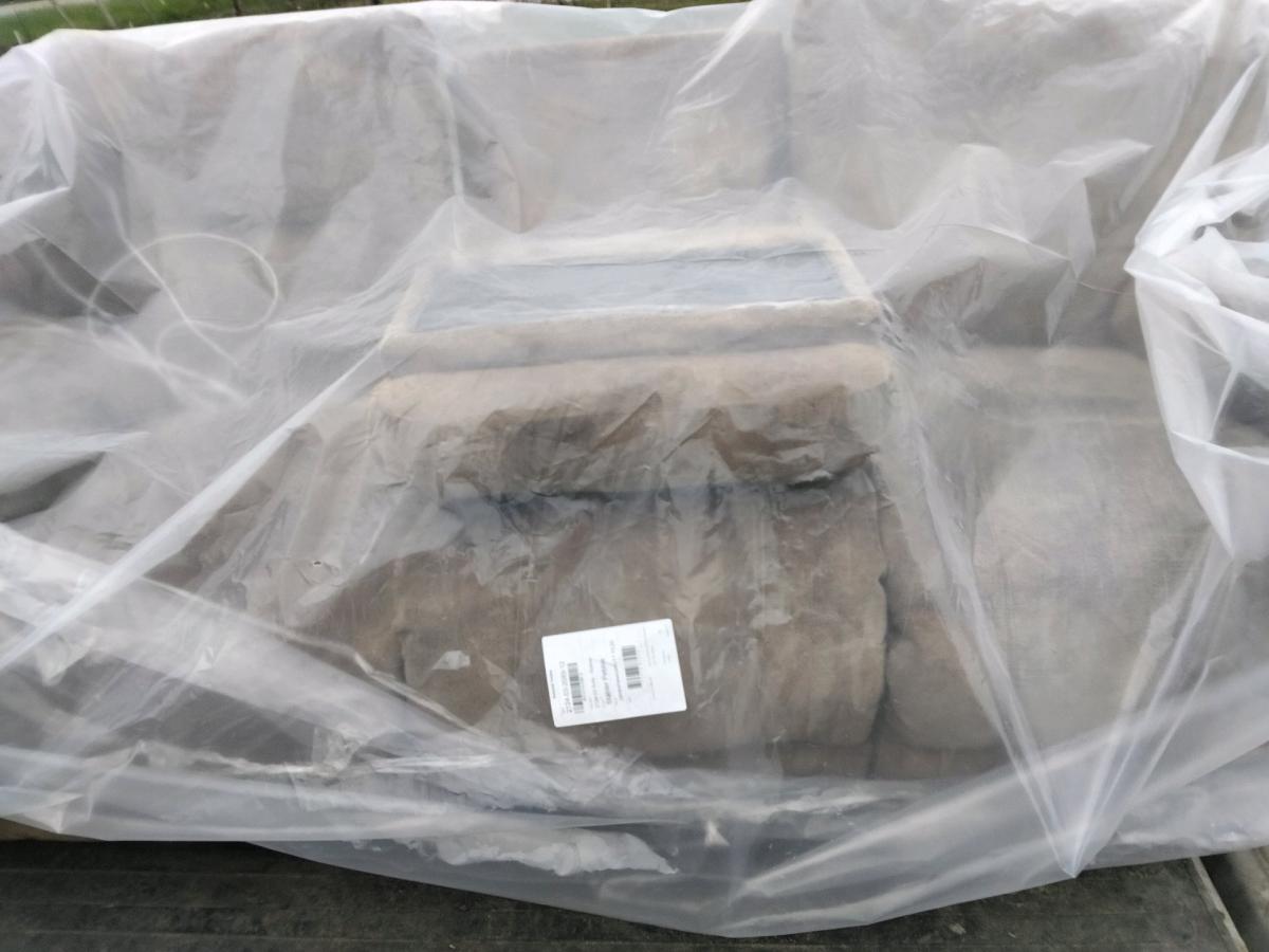 its for sale threepiece love sofa couch - Hempstead, Texas - FleaMarketBay