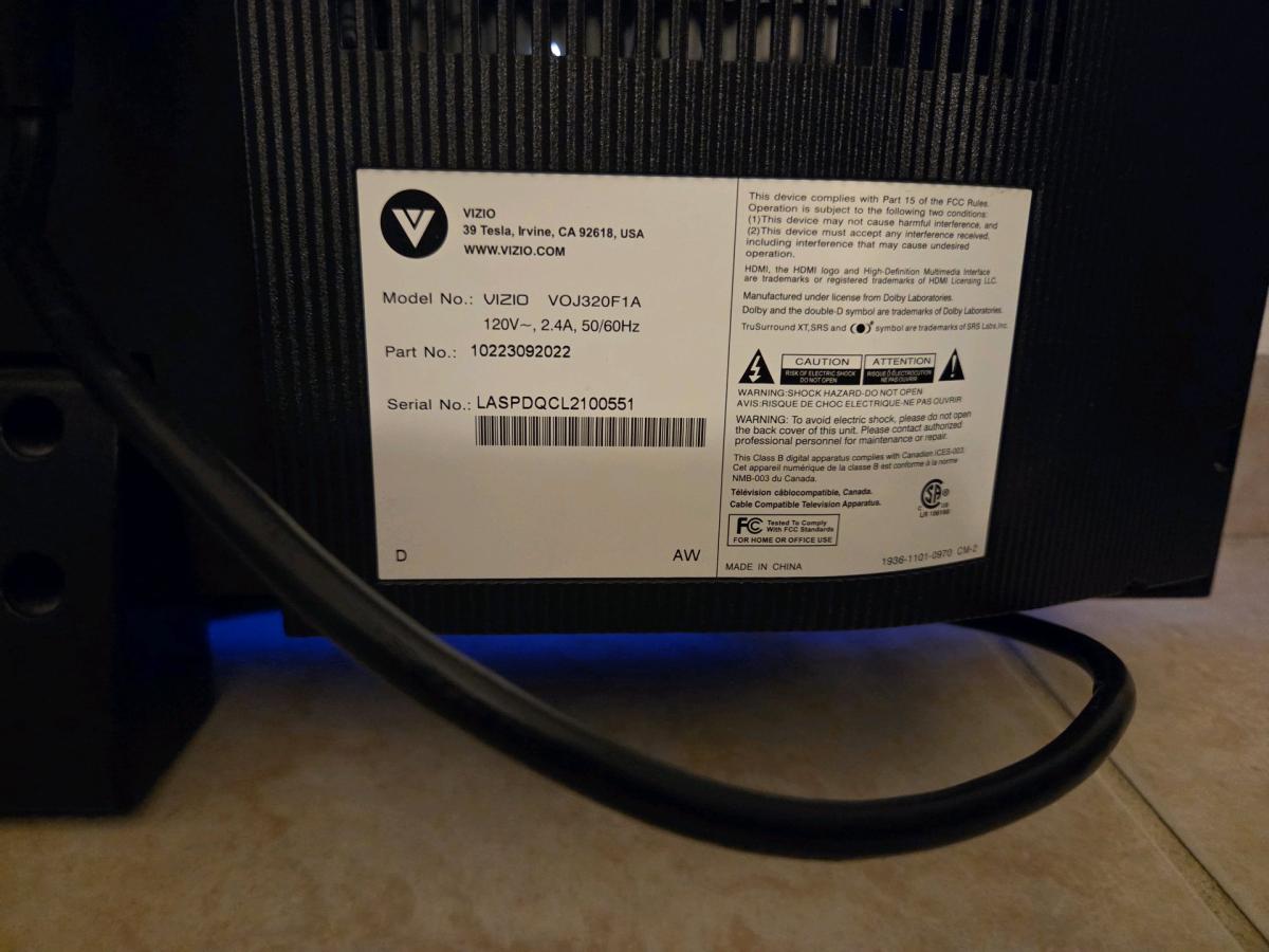 Vizio Used 37 TV not a smart TV - Hialeah, Florida - FleaMarketBay