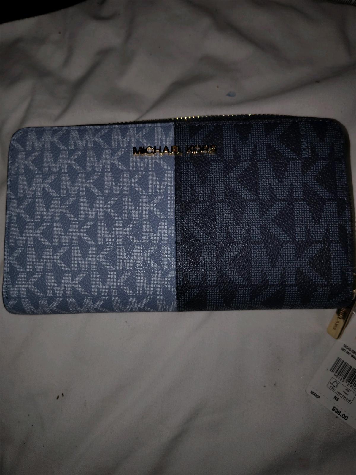 Michael Kors Wallet - Chicago, Illinois - FleaMarketBay