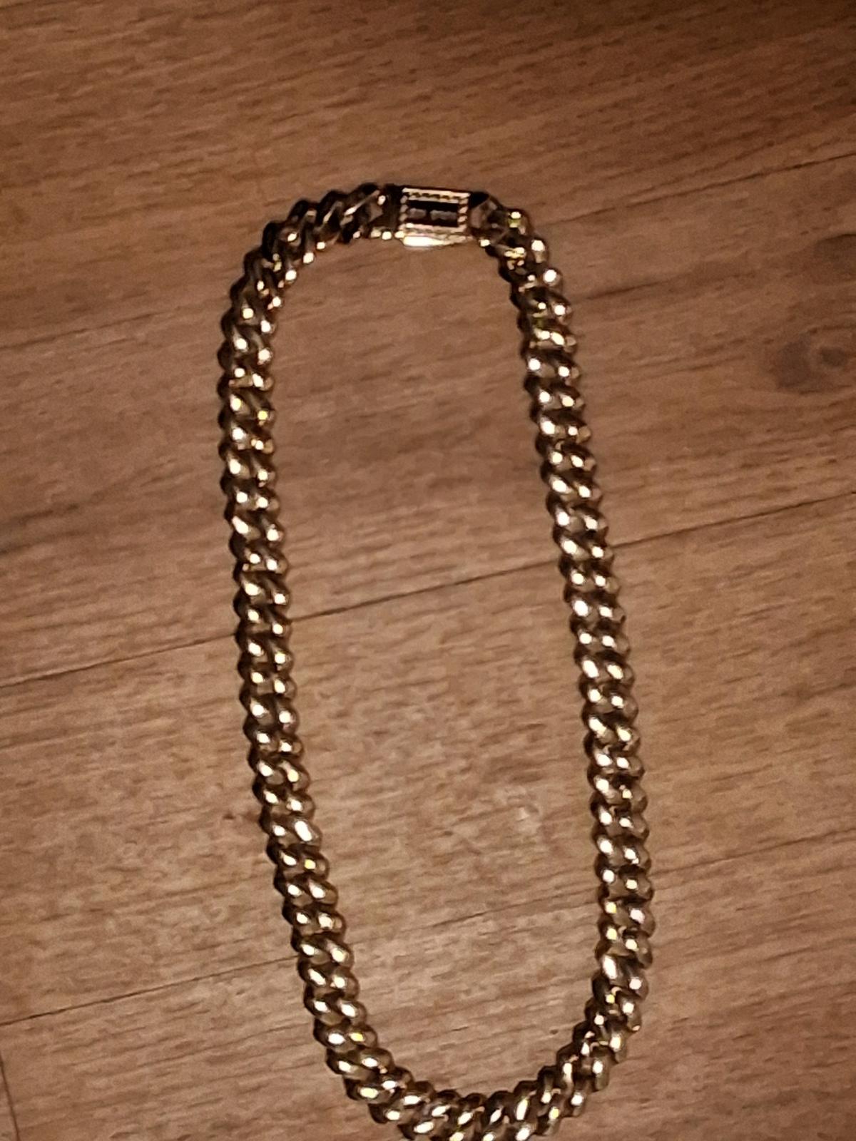 Double side of the chain gold in back and dimons in front