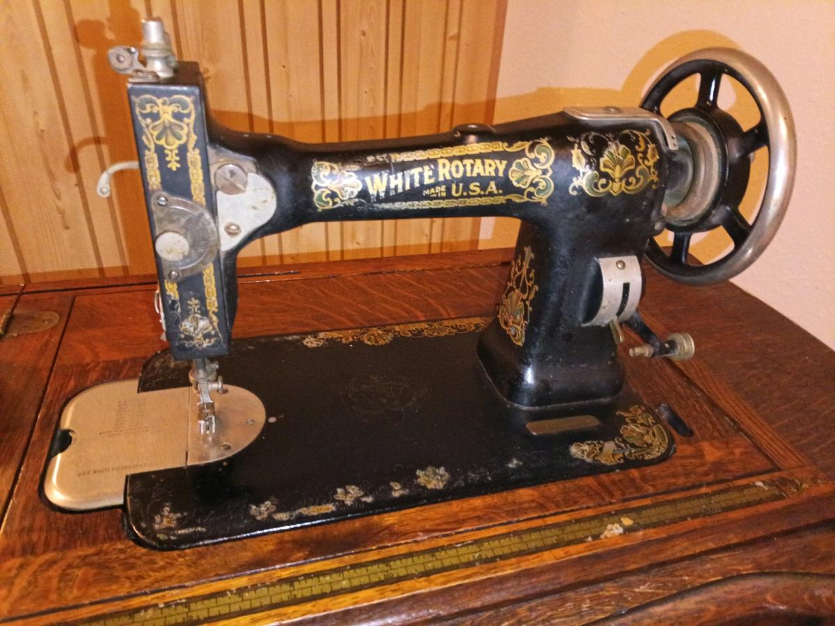 white company 1913 treadle sewing machine - Glenoma, Washington - FleaMarketBay