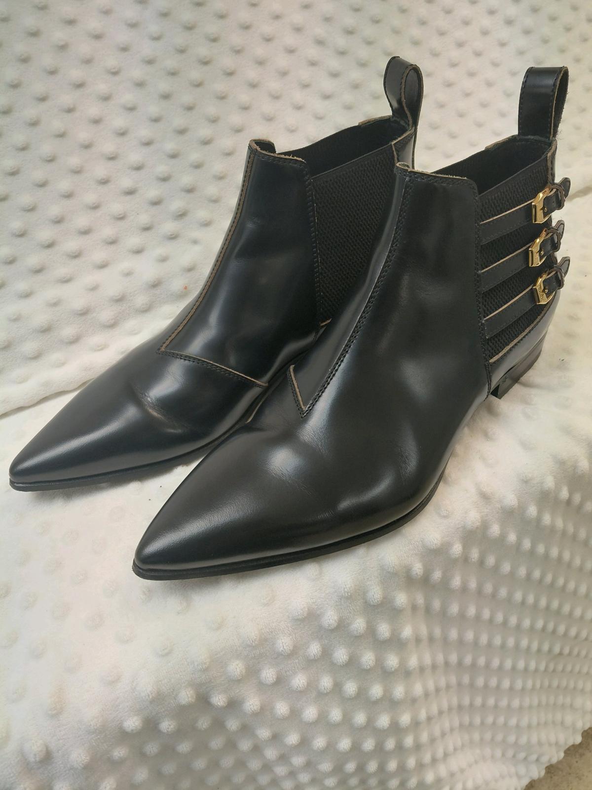 leather gold buckle pointed toe Gucci shoes size 9 - Saddle River, New Jersey - FleaMarketBay