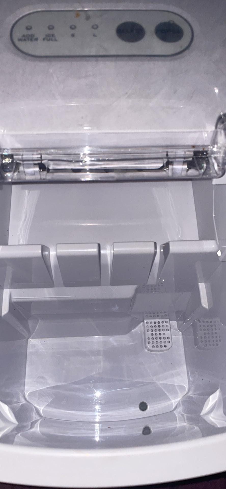 IGLO ice maker - Providence, Rhode Island - FleaMarketBay