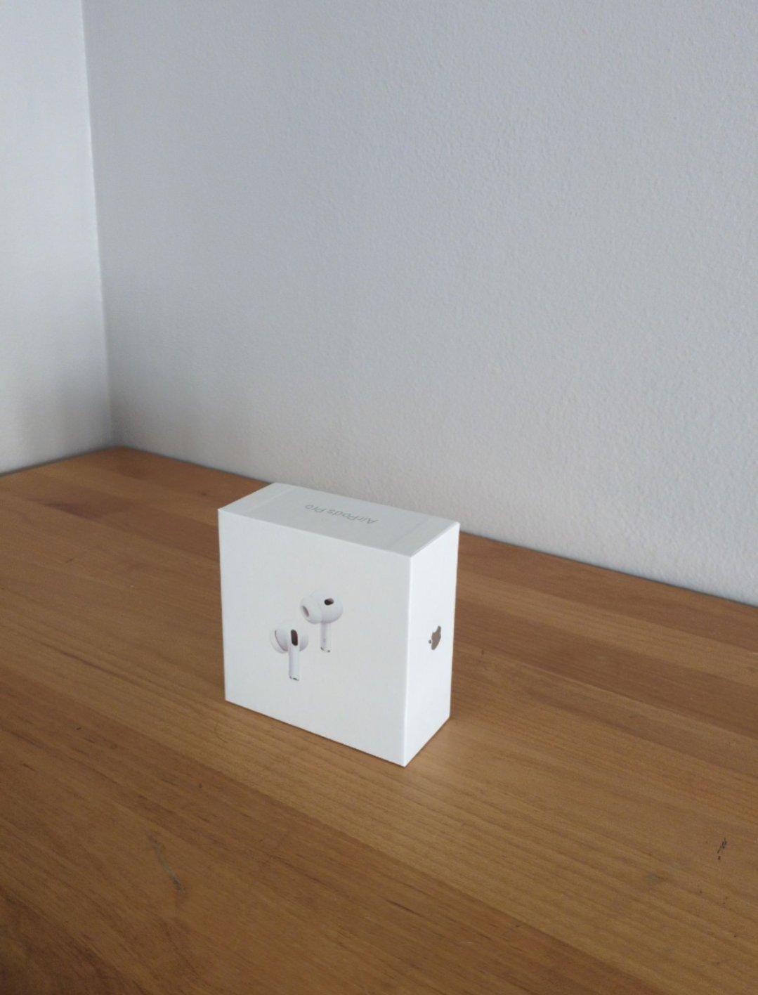 airpods gen 2 brand new comes with charger - Yakima, Washington - FleaMarketBay