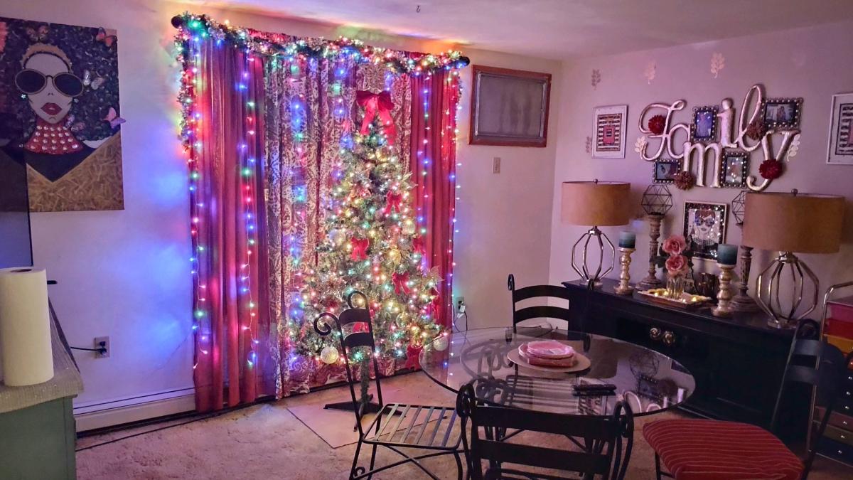 Glass table of 4 chair - Cumberland, Rhode Island - FleaMarketBay
