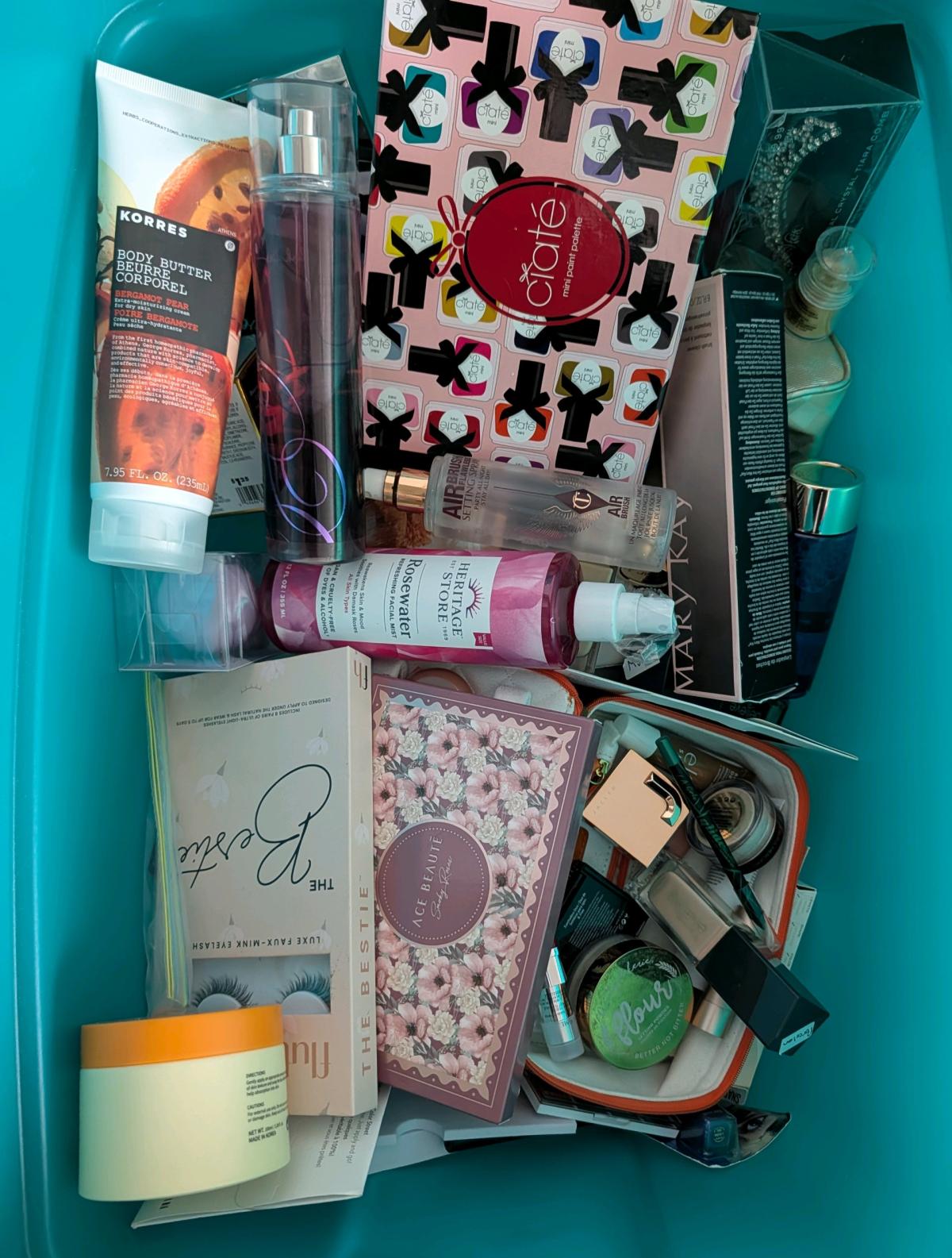 Huge tote full of beauty items - Wilmington, North Carolina