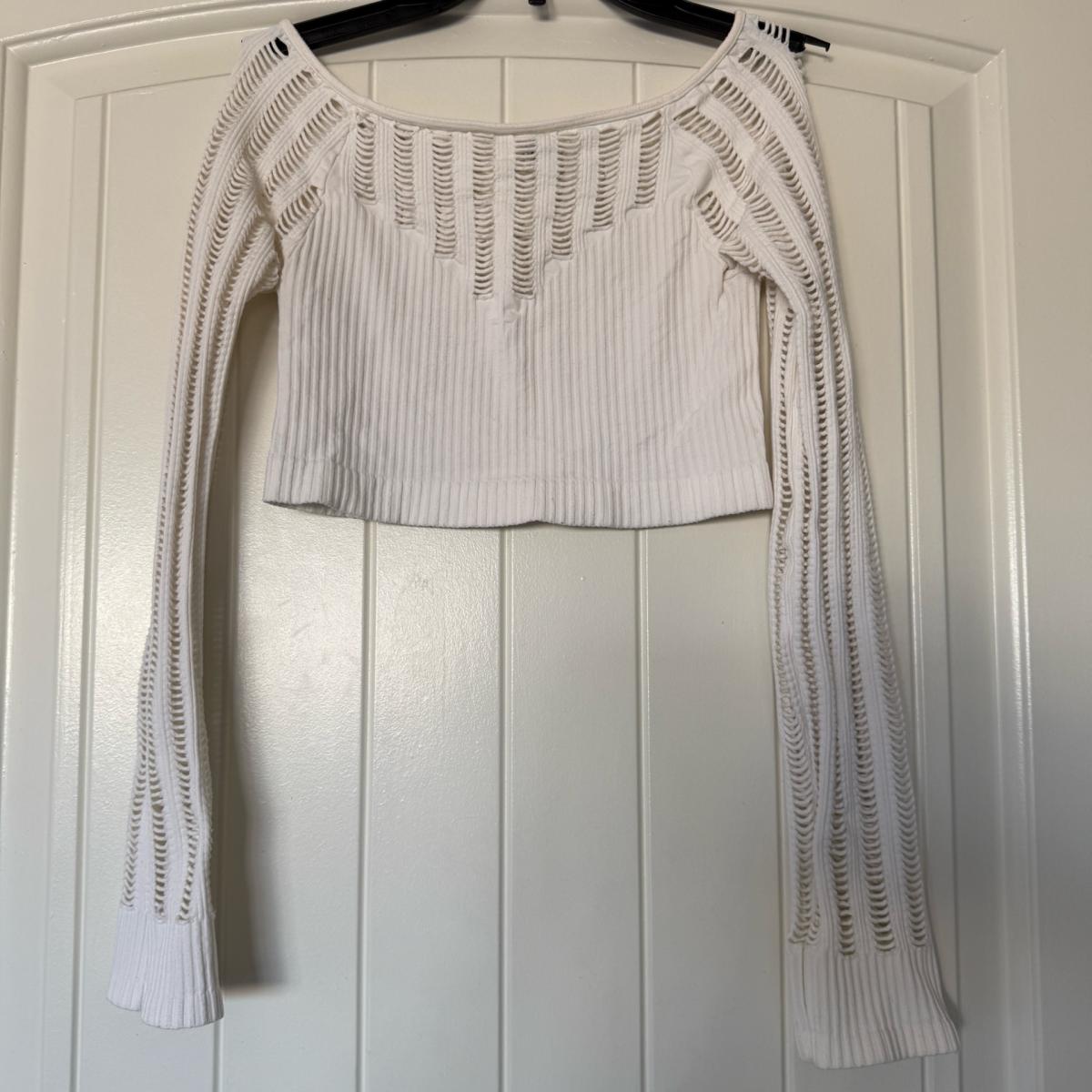 White Ribbed Distressed Knit Long Sleeve Crop Top  Brand New - Los Angeles, California - FleaMarketBay