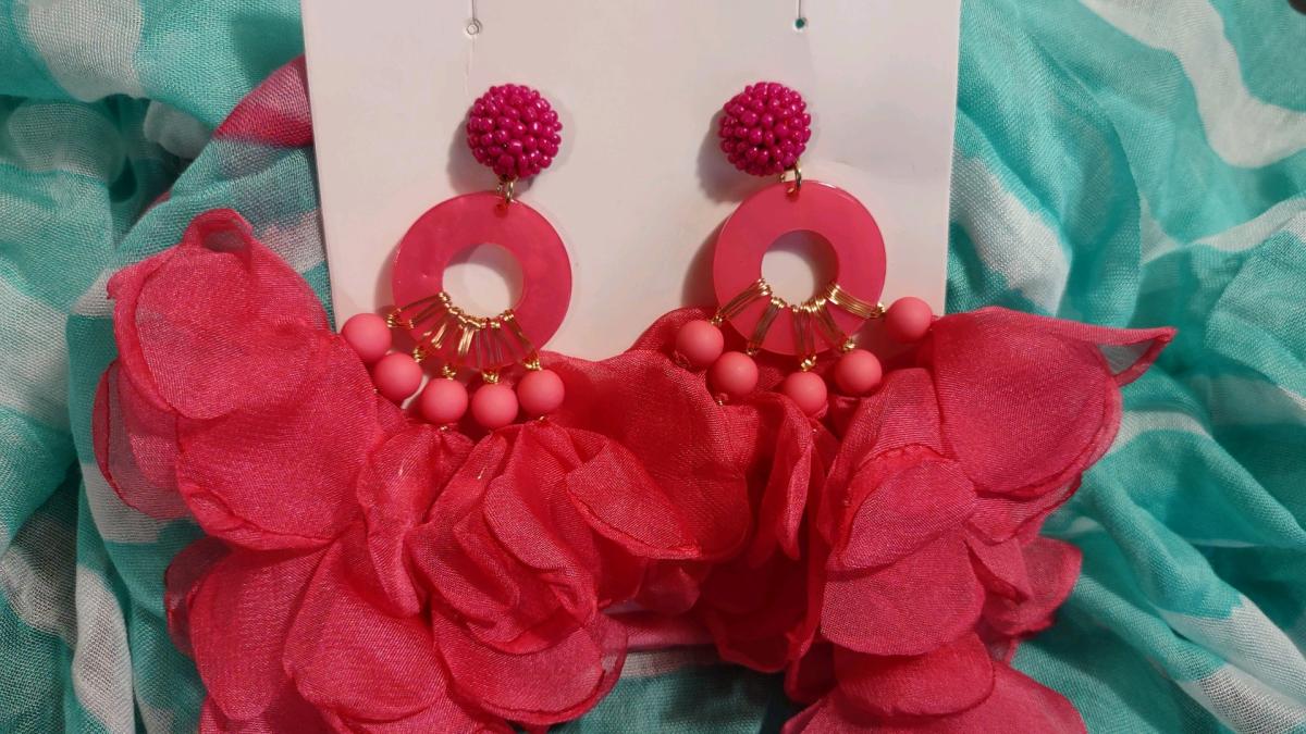 New earring set - Cumberland, Rhode Island - FleaMarketBay