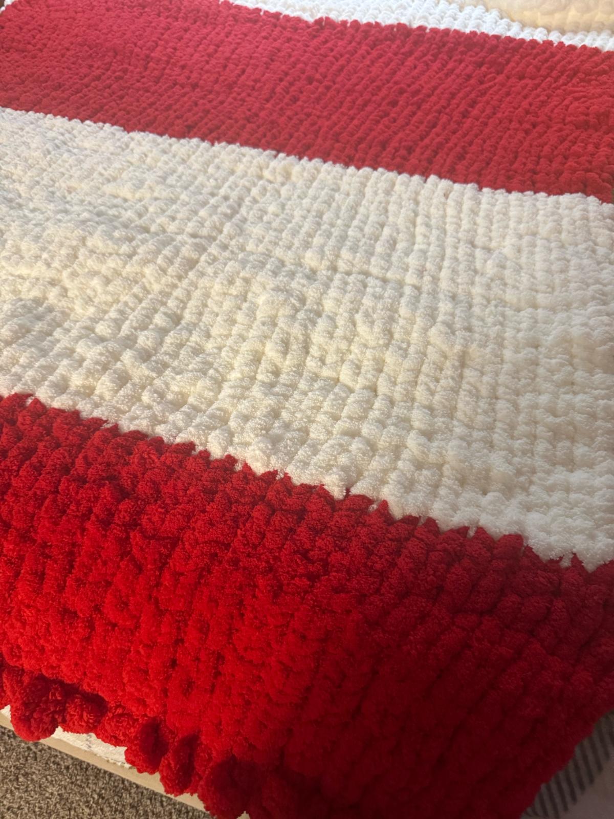 king size chunky yarn blanket - Carolina Beach, North Carolina - FleaMarketBay