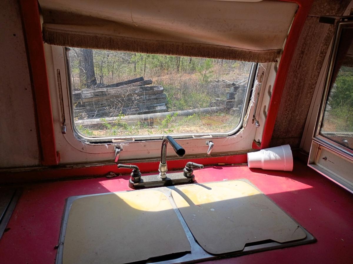 airstream land yacht sovereign - Potts Camp, Mississippi - FleaMarketBay