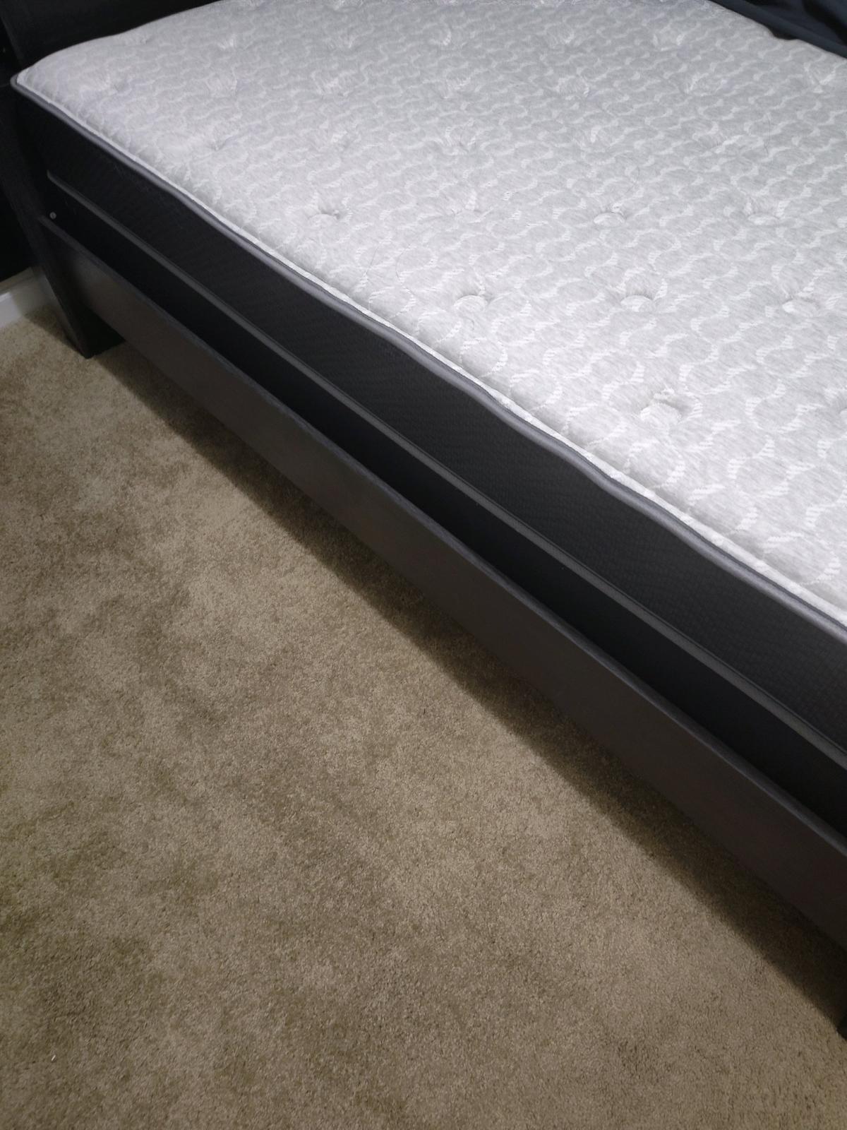 Queen Bedroom Set - Lawrenceville, Georgia - FleaMarketBay