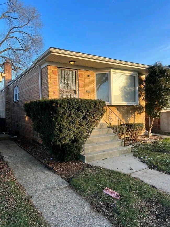 3bed 2bath for rent 9241 S Emerald AveChicago IL 60620