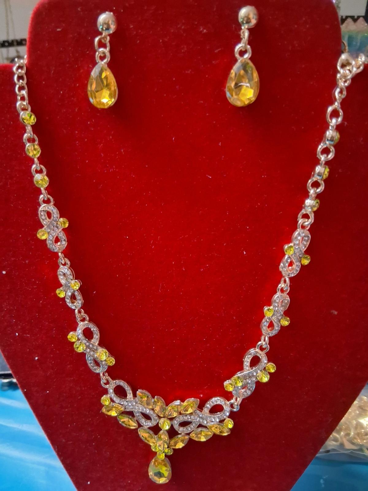 Womens Necklace Set with stones - Lanham, Maryland - FleaMarketBay