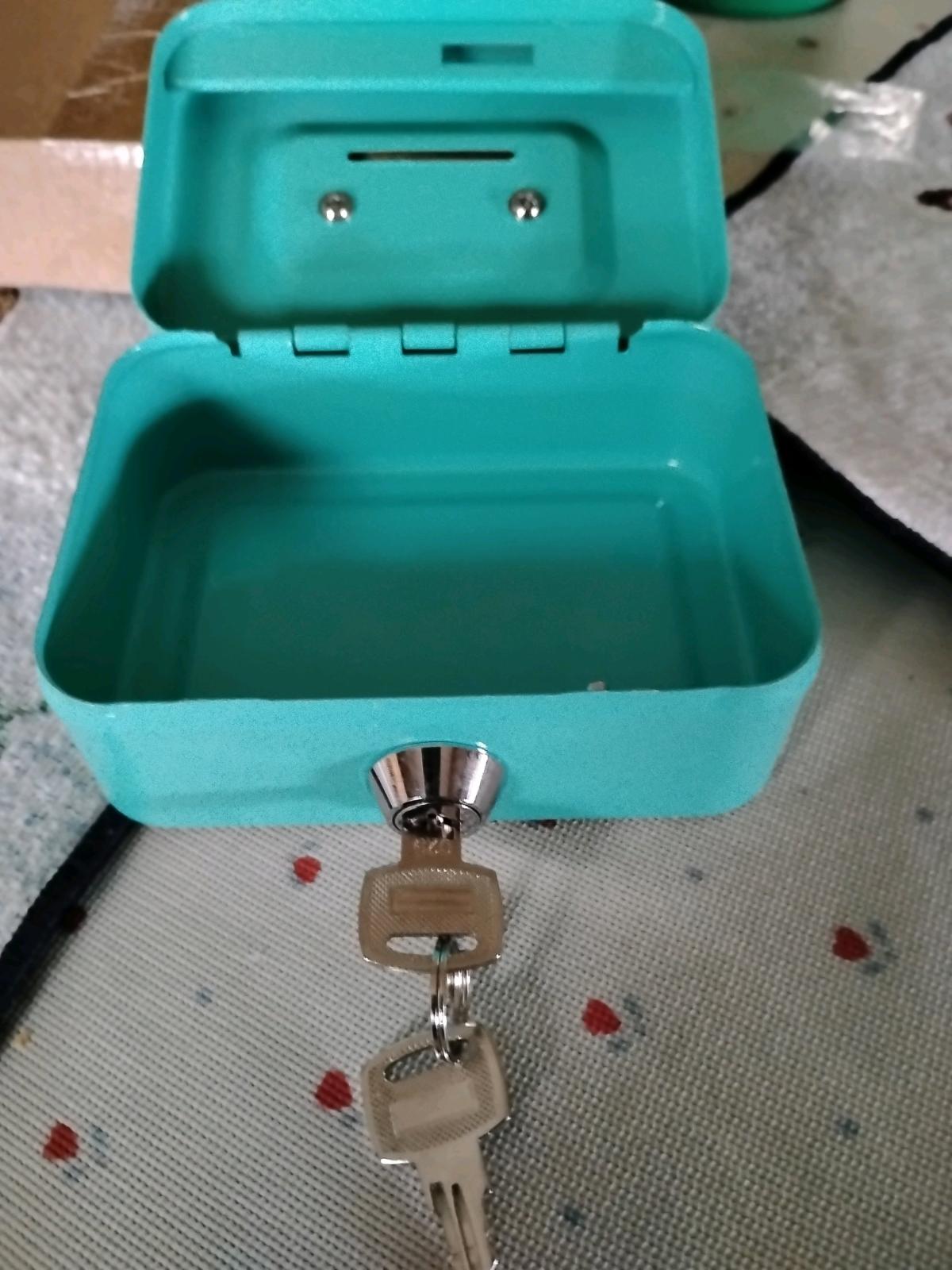 little lock box with 2 Keys - Augusta, Kansas - FleaMarketBay