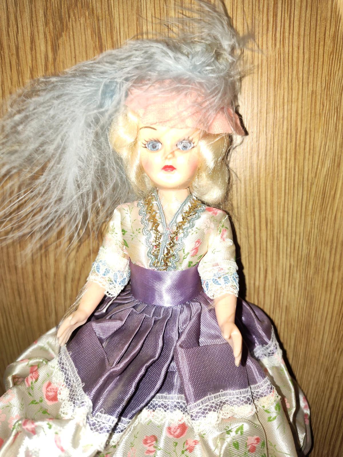Madame Alexander dolls of the world collection 60s dolls - Red Bluff, California - FleaMarketBay