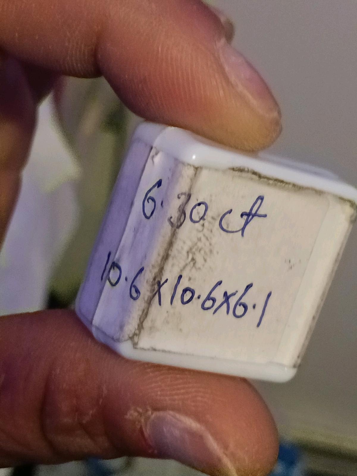 6 Carat sapphire - Van Nuys, California - FleaMarketBay