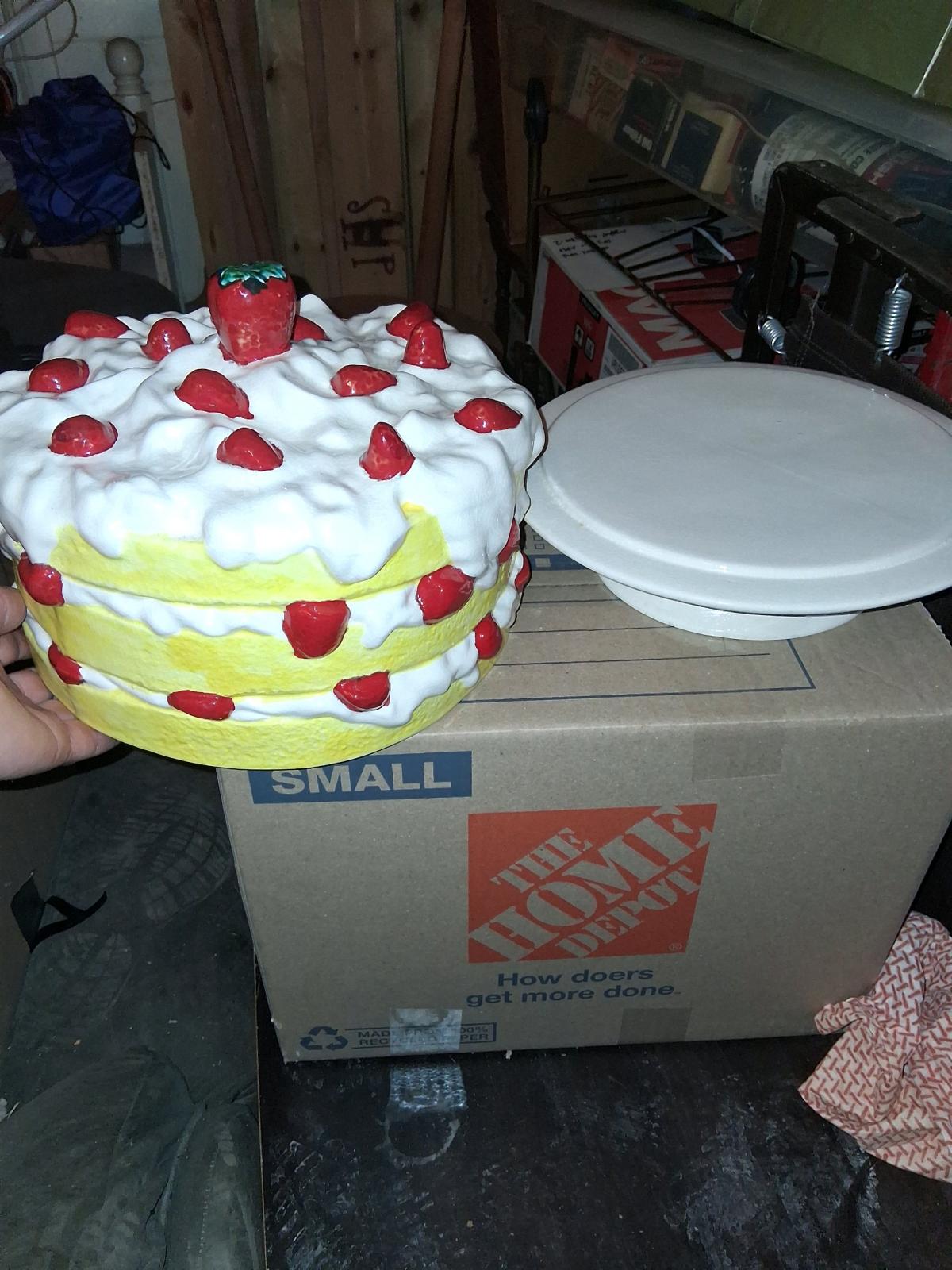 vintage ceramic cake plate and dome cover - Kansas City, Missouri - FleaMarketBay