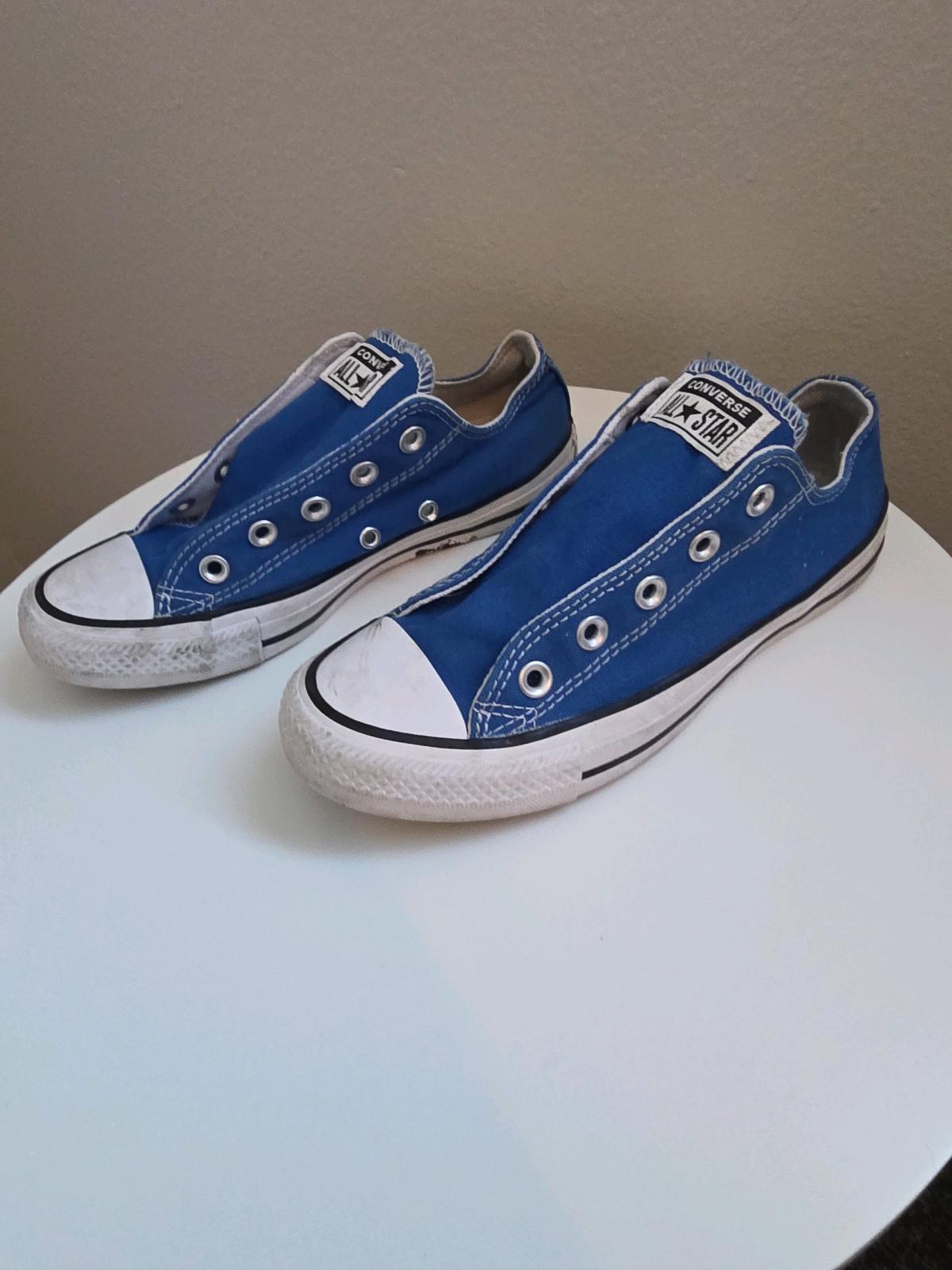 royal blue Converse - Riverside, California - FleaMarketBay