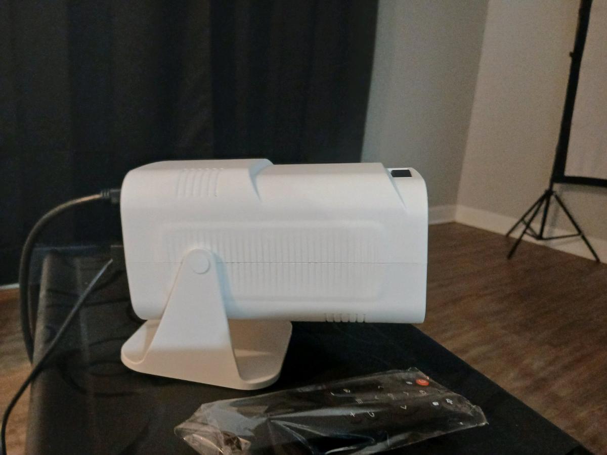 Projector with Stand and apps - Tallahassee, Florida - FleaMarketBay