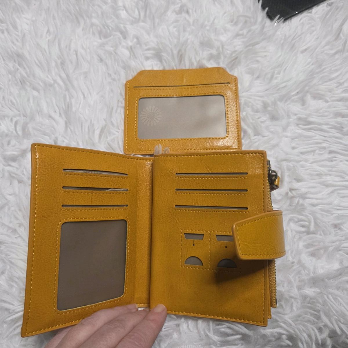 yellow wallet - Hazel Park, Michigan - FleaMarketBay