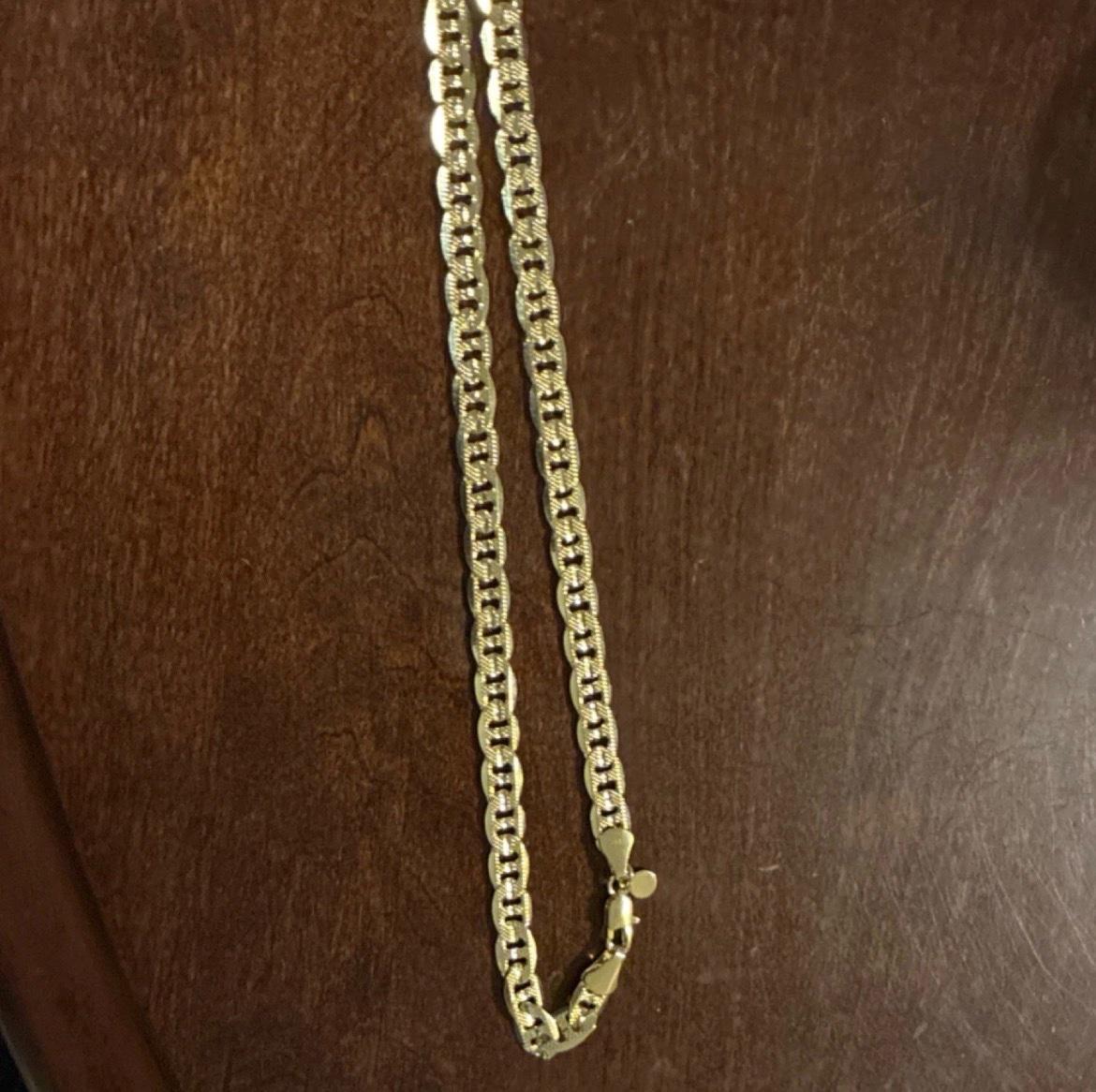Gold Cuban Link Chain - Fort Pierce, Florida - FleaMarketBay