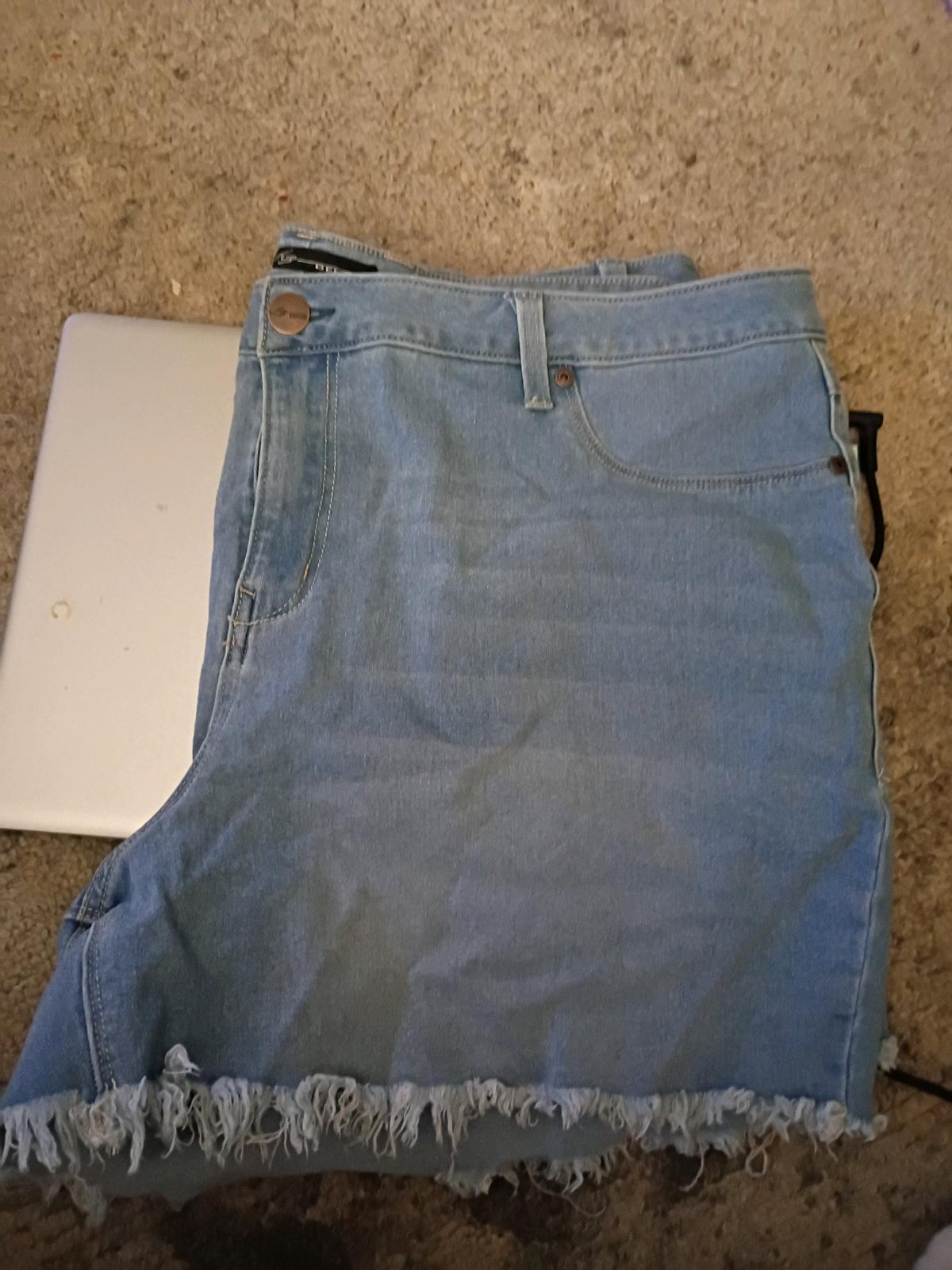 Womens plus size shorts There a size 24 - Winnebago, Illinois - FleaMarketBay