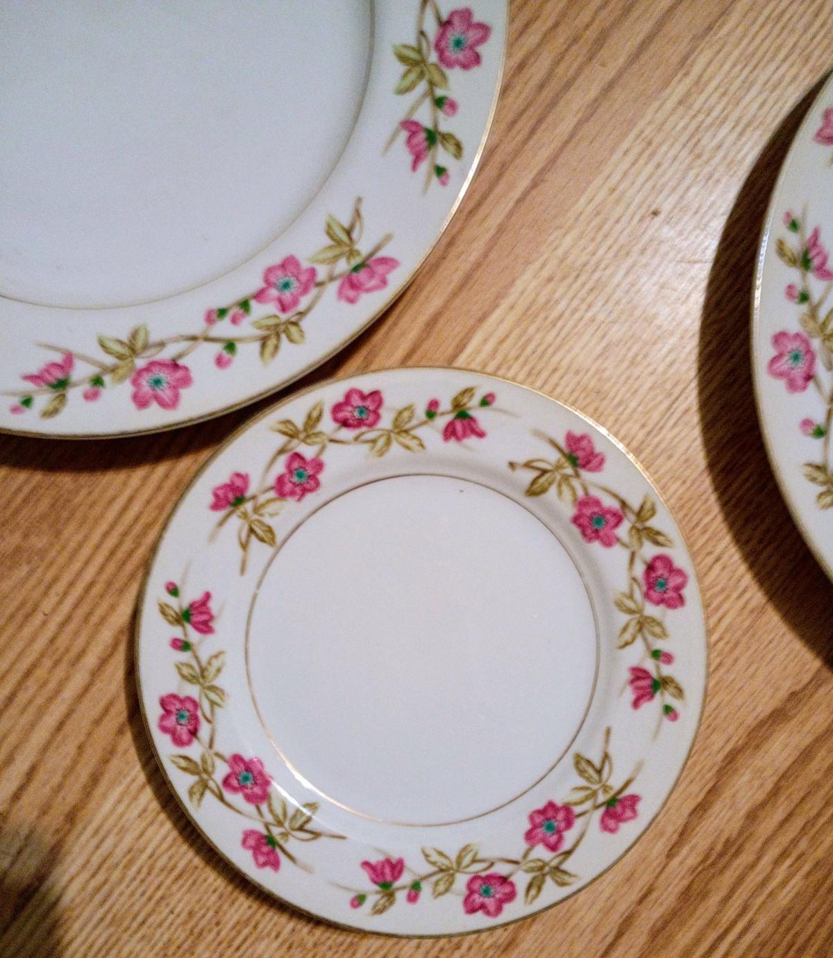 vintage valmont china set of 9 - Elberton, Georgia - FleaMarketBay
