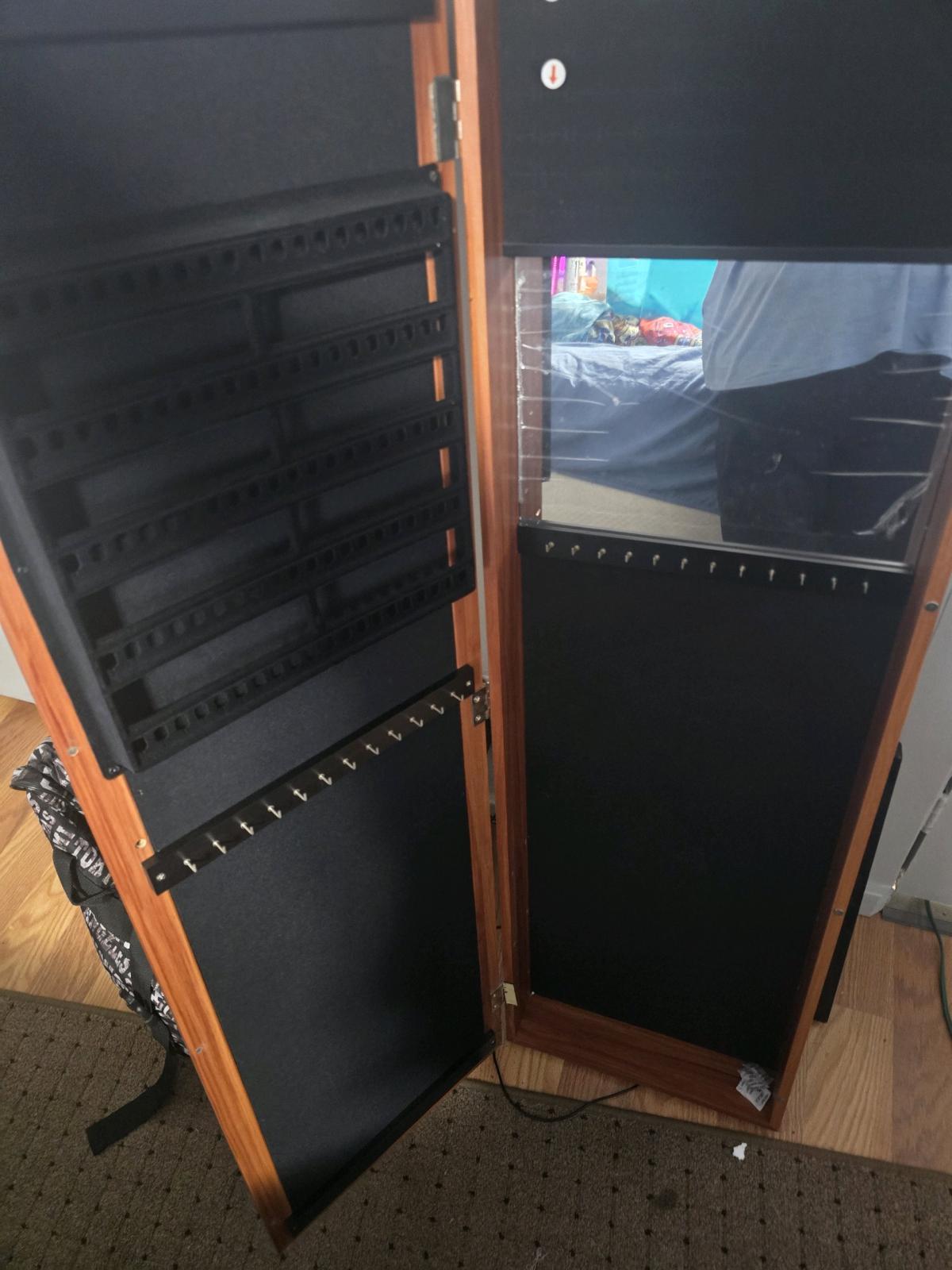 jewelry cabinet - Piedmont, South Carolina - FleaMarketBay