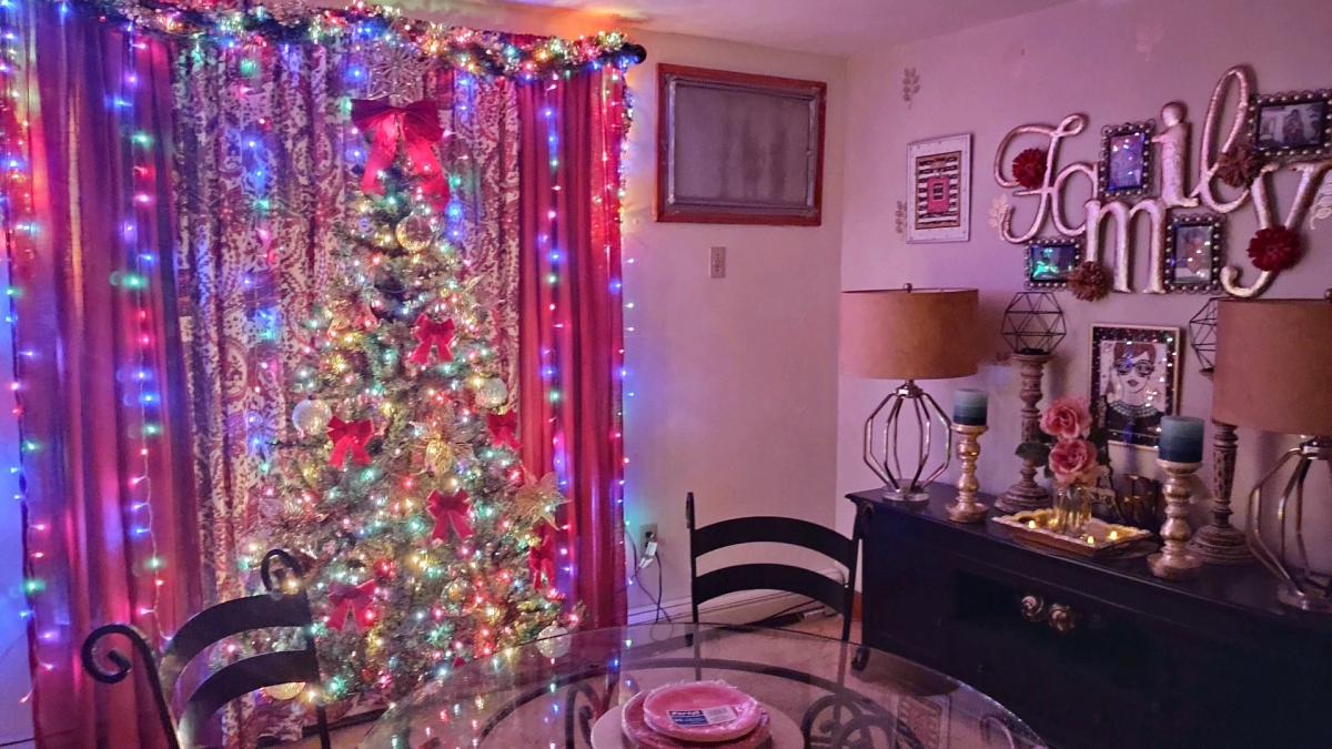 Glass table of 4 chair - Cumberland, Rhode Island - FleaMarketBay