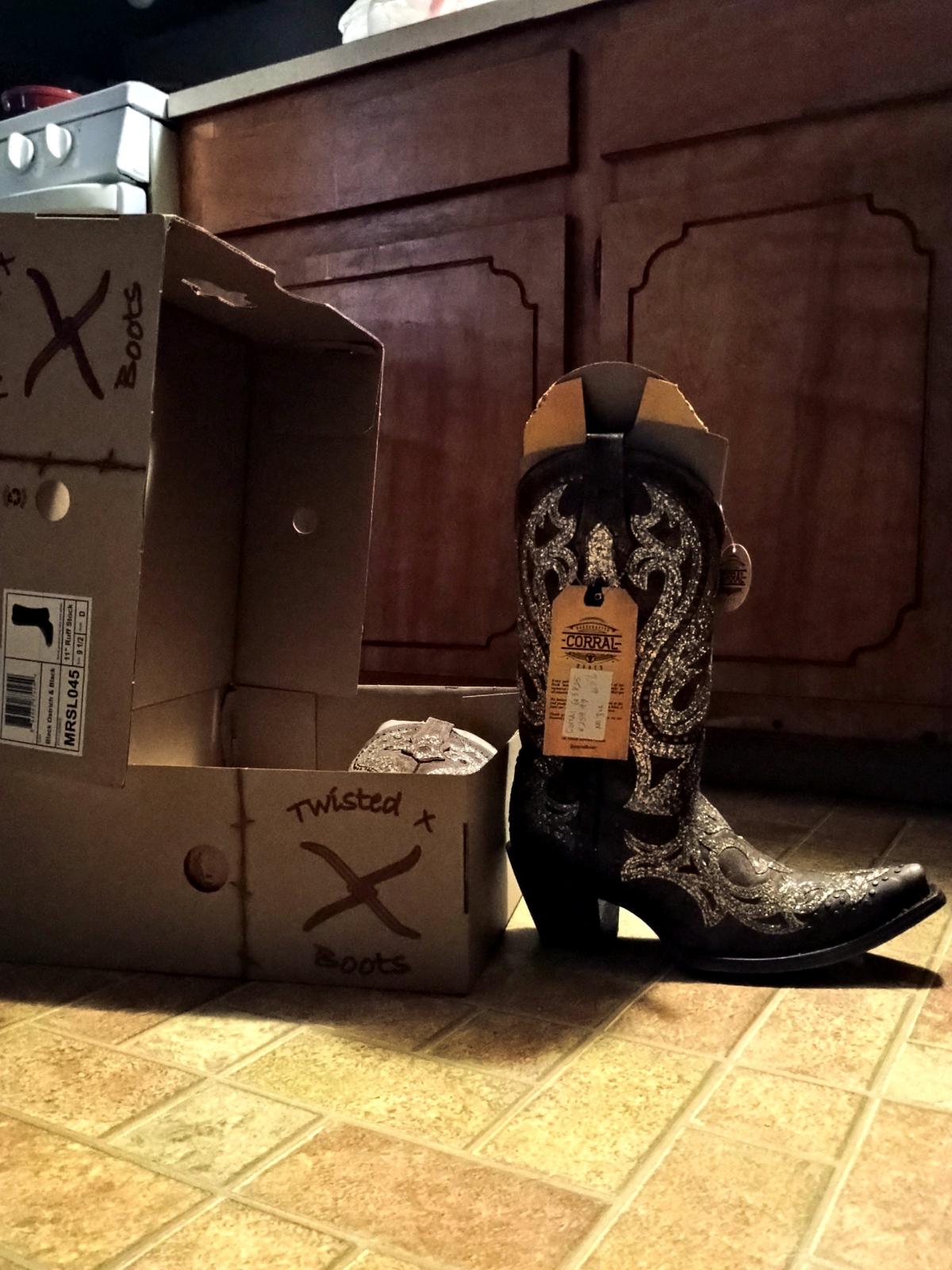 corral boots size 9 - Cleveland, Texas - FleaMarketBay