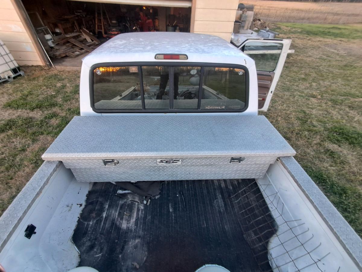 stainless steel truck tool box lockable with keys - Whitney, Texas - FleaMarketBay