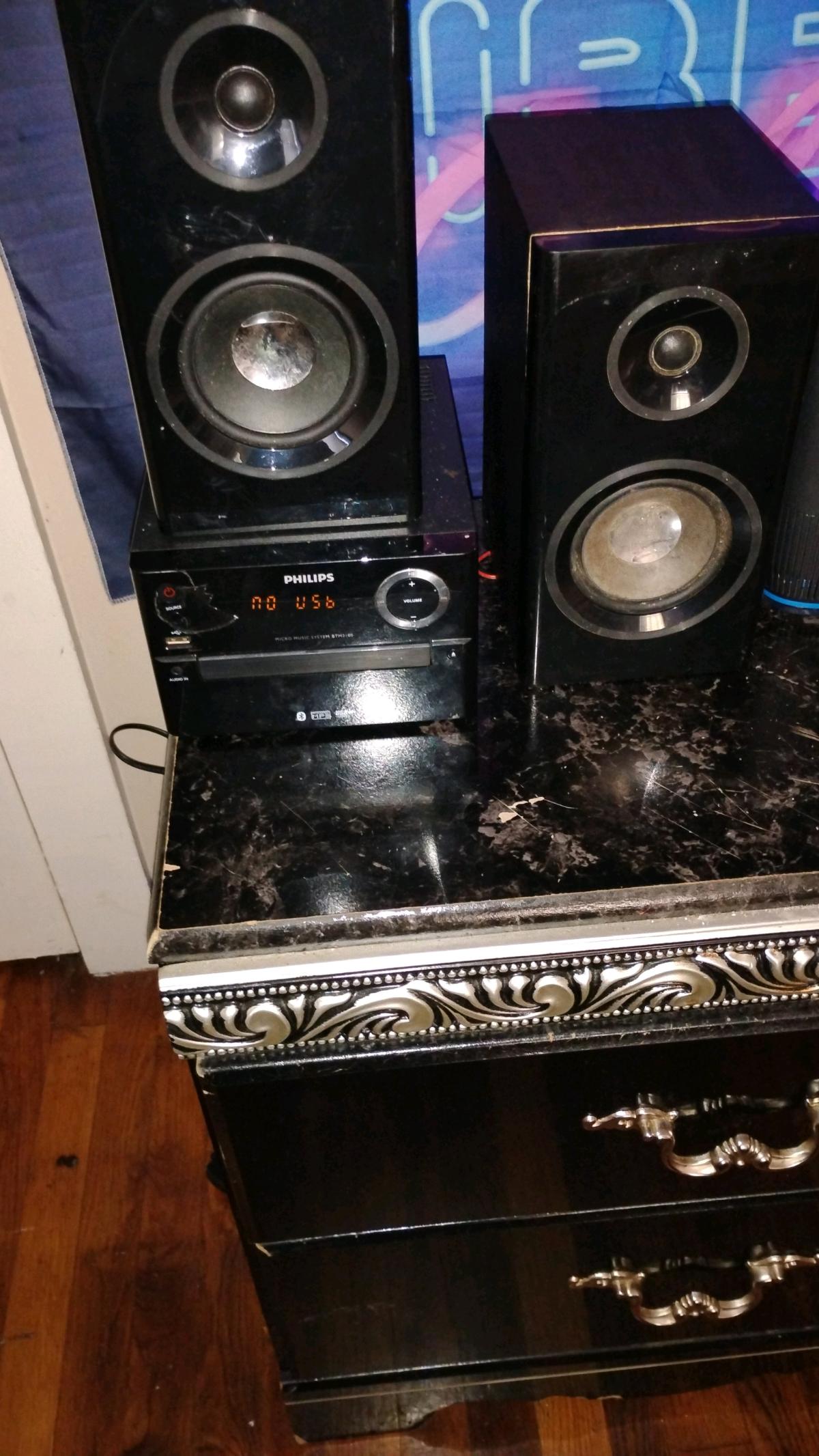 Phillips CD player with USB and Bluetooth - Lexington, North Carolina