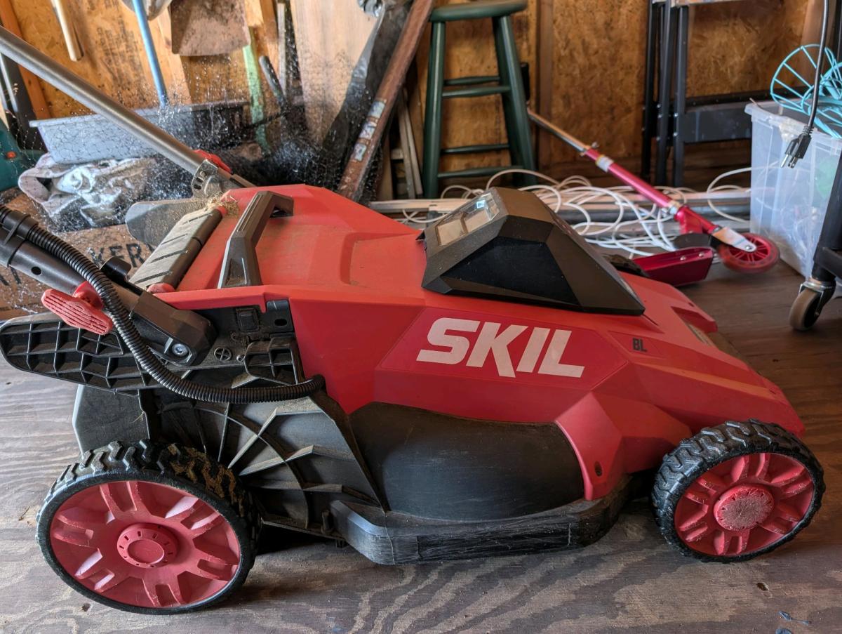 Skil battery powered push mower
