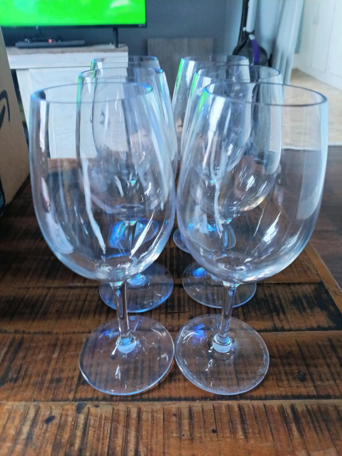 plastic outdoor wineglasses - Bennington, Vermont - FleaMarketBay
