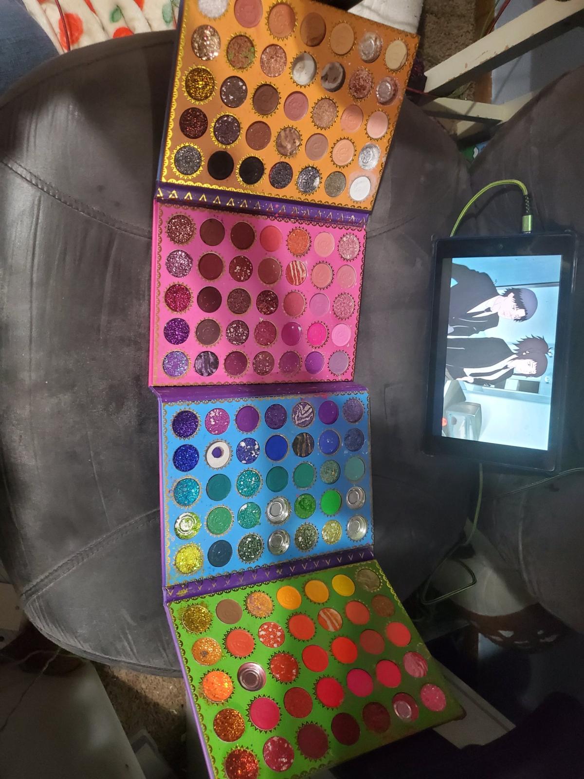 eyeshadow pallet - Oklahoma City, Oklahoma - FleaMarketBay