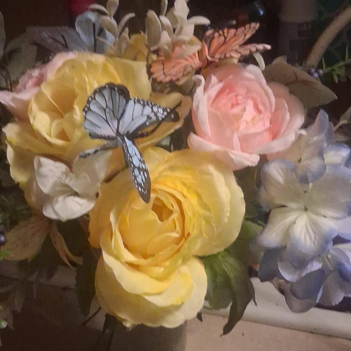 cemetery flower arragments vase style vase not inclused - Florence, Alabama - FleaMarketBay